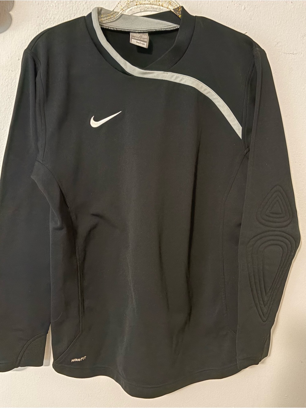 Nike Black Long-Sleeve Training Top with Gray Accent - Picture 6 of 6